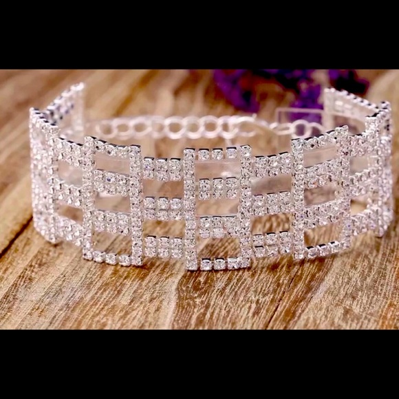 NEW ELEGANT RHINESTONES SILVER BRACELET/ ADJUSTABLE LENGTH. SILVER TONE. - Picture 6 of 8